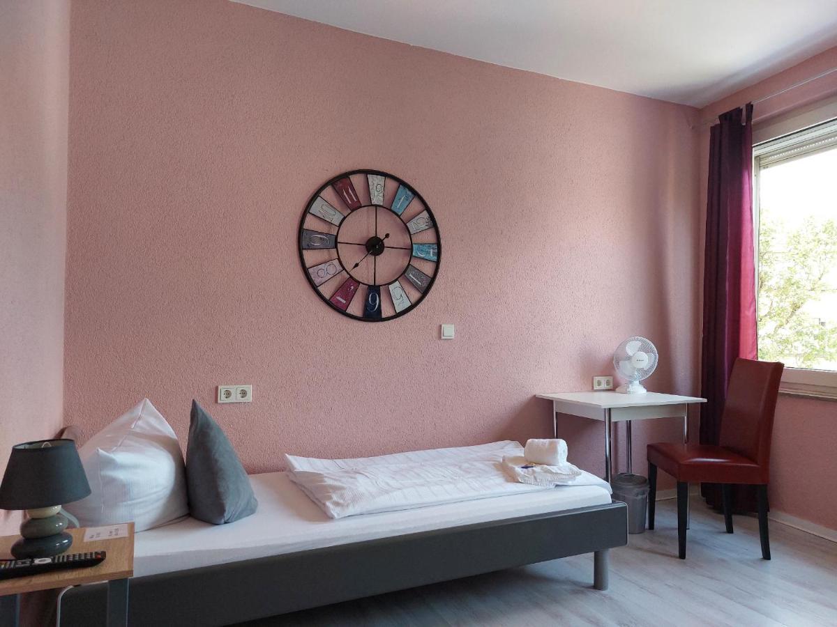 Ricks City Hotel ترير المظهر الخارجي الصورة