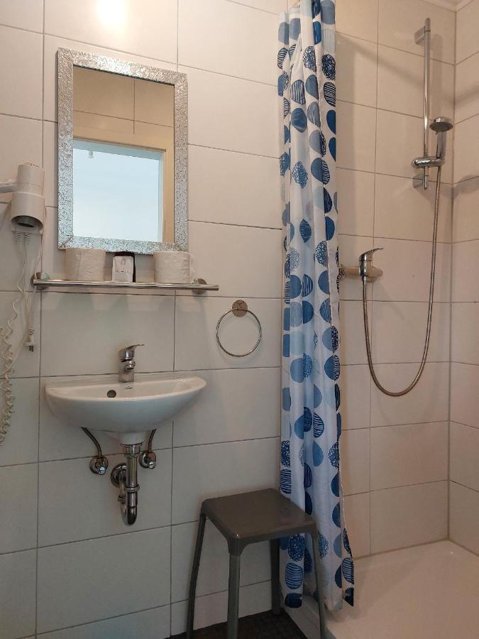 Ricks City Hotel ترير المظهر الخارجي الصورة