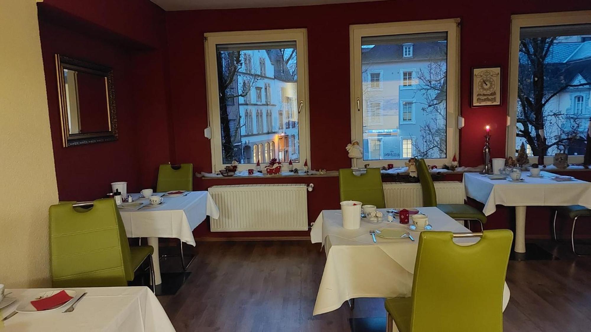 Ricks City Hotel ترير المظهر الخارجي الصورة