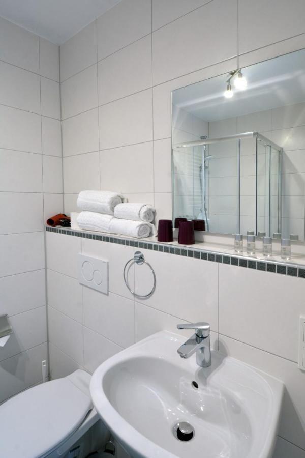 Ricks City Hotel ترير المظهر الخارجي الصورة